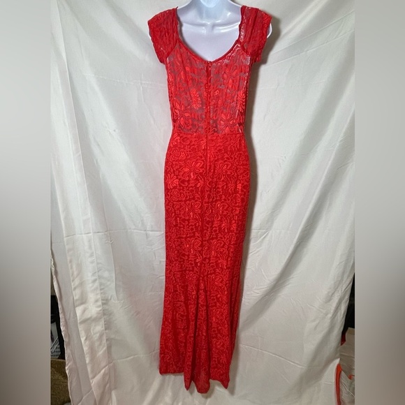 Maria Bonita USA Red Lace Evening Gown - Picture 3 of 5